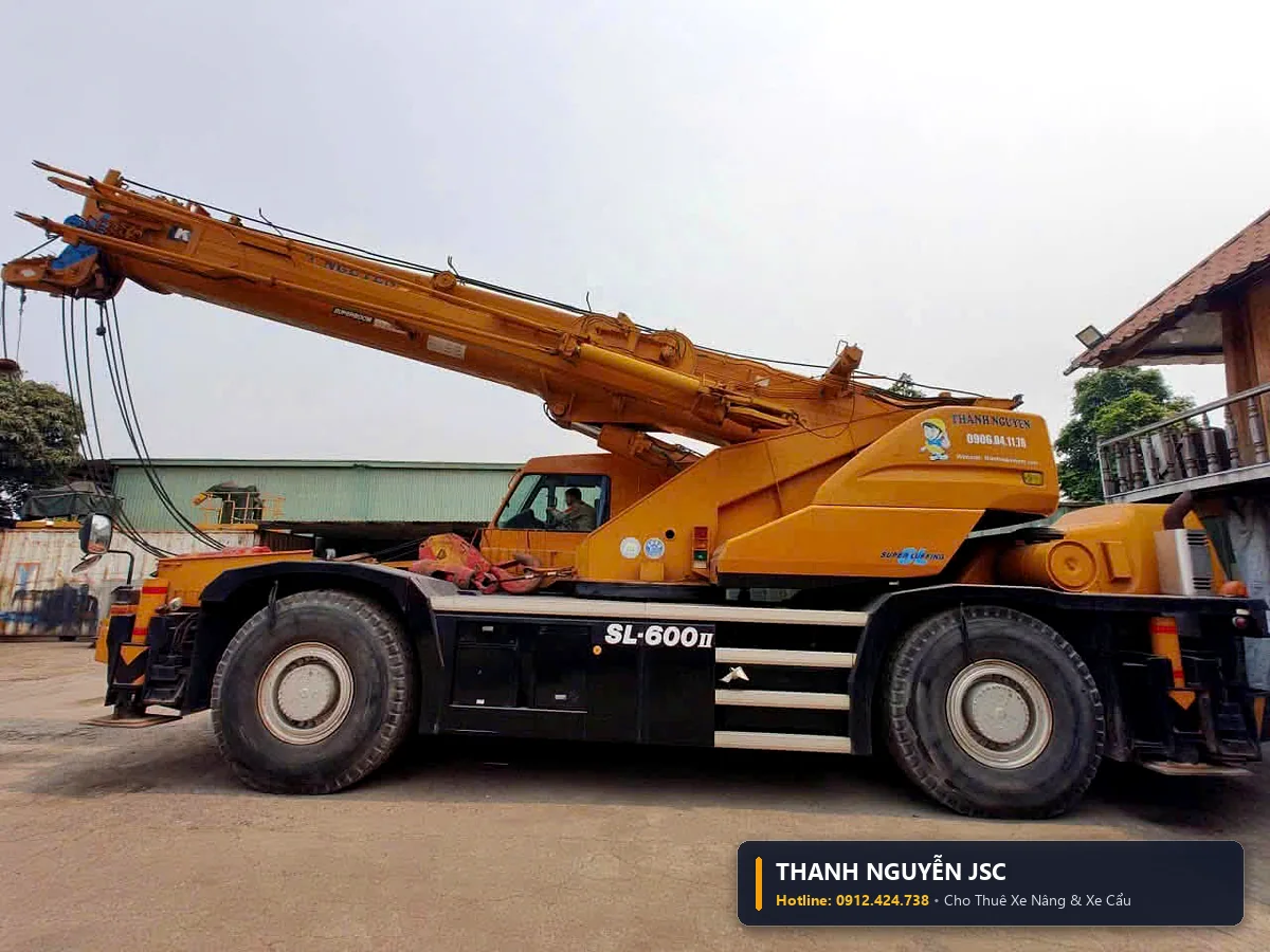 Dịch vụ cho thuê xe cẩu 50 tấn Kato bánh lốp chuyên dụng cẩu tải trọng nặng dự án lớn - THÀNH HUY HOÀNG tại Thái Bình