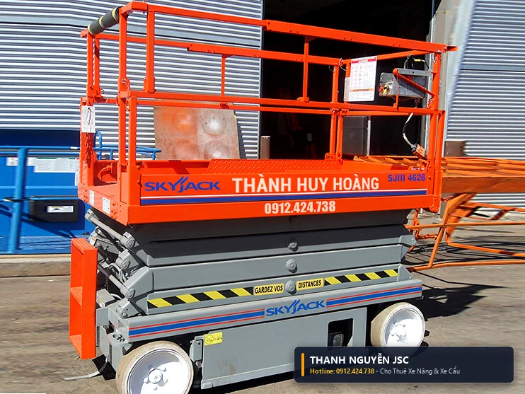 Xe nâng người cắt kéo Skyjack SJ-4626 sàn thao tác mở rộng - THÀNH HUY HOÀNG tại Thái Bình