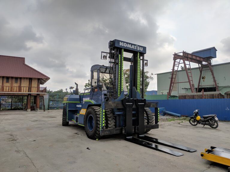 Xe nâng FD250- KOMATSU trọng tải xe nâng hàng 25 tấn