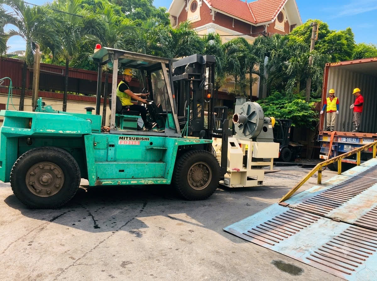 Xe Boom Lift cần gập JLG vươn cao thi công mái xưởng tại KCN Tiền Hải Thái Bình