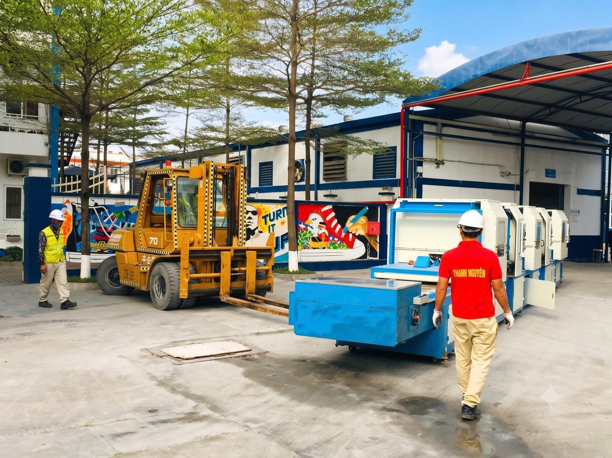 Nhật Ký Thi Công: Rút Ruột Container Flat Rack & Hạ Bệ Móng Lò Nung Tại KCN Tiền Hải – Thái Bình